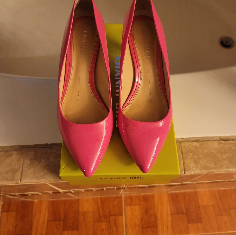 Gianni Bini Pumps, 7M, Punch Pink